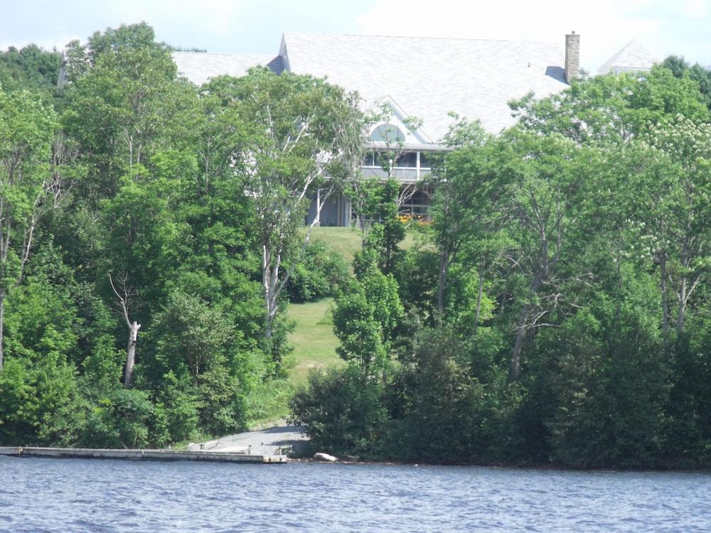 Riverside Resort And Conference Centre French Village Exterior photo